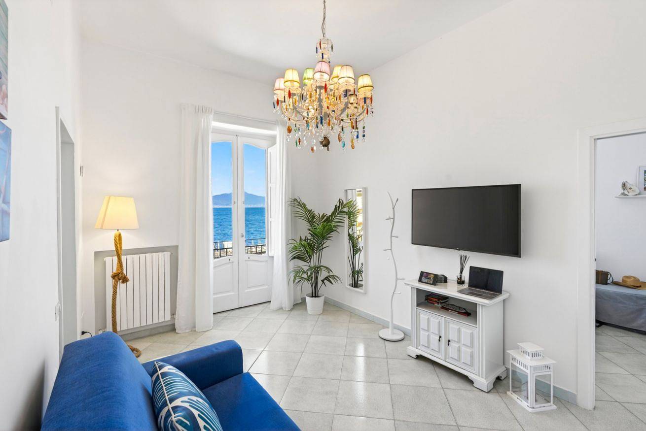 Ganze Wohnung, Seaview Home on the beach & amazing views terrace in Sorrent, Neapel Provinz