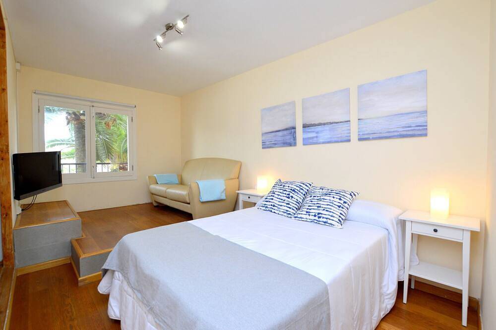 Entire apartment, Acogedor apartamento a 100 metros de la playa in Palmanova, Calvià