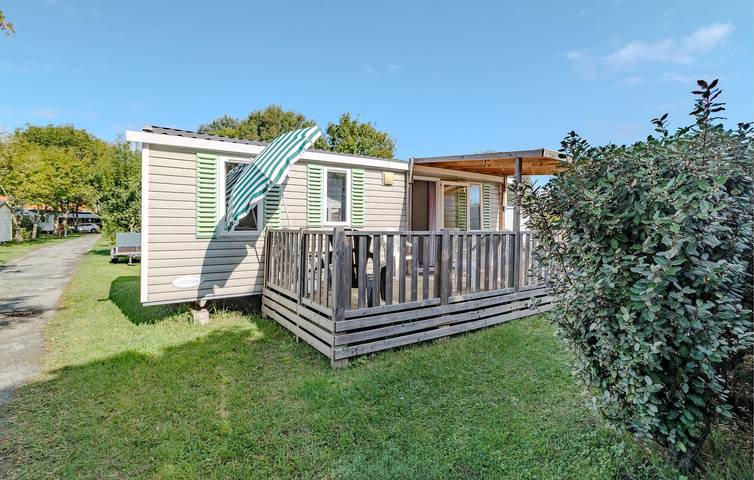 Mobile Home en bord de mer avec piscine, terrasse et jardin in Saint-Georges-de-Didonne, Côte de Beauté