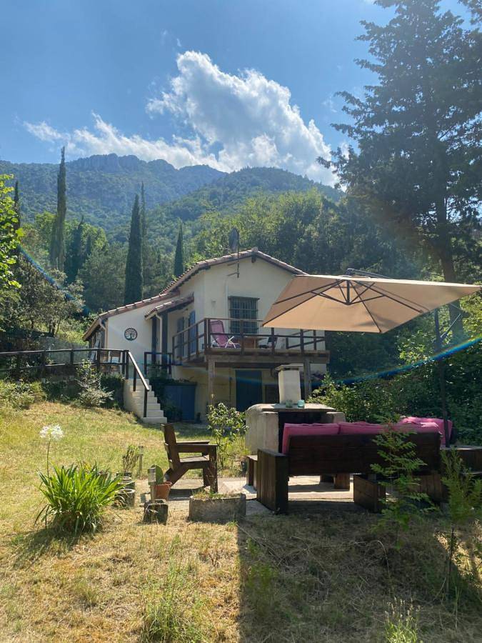 Location de vacances pour 5 personnes, avec piscine ainsi que terrasse et vue à Caudiès-de-Fenouillèdes