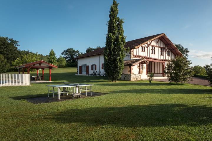 Villa pour 18 personnes, avec piscine ainsi que jardin et terrasse au Pays basque