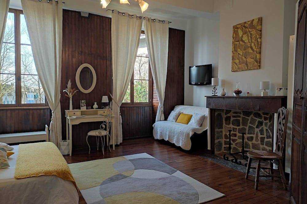 Apartamento entero, Baretous Habitación in Oloron-Sainte-Marie, Béarn