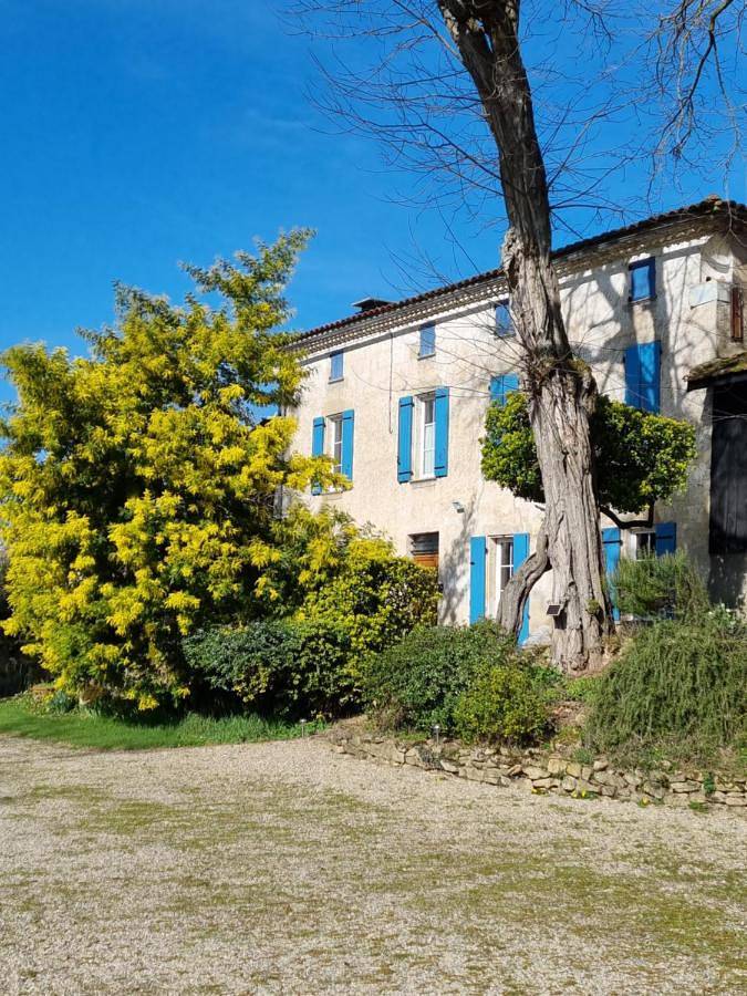 Location de vacances pour 6 personnes, avec jardin ainsi que terrasse et piscine à Barie - 4