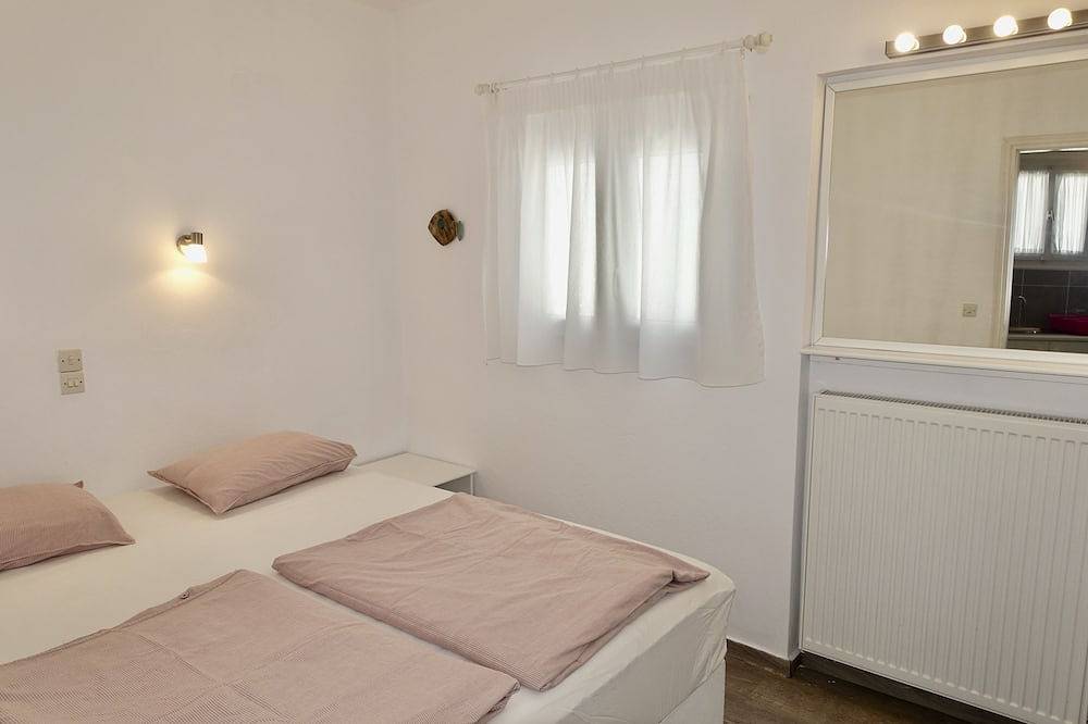 Kamari Villa-A2-mit privatem Pool und Whirlpool im Freien in Kykladen