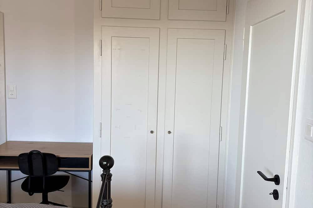 Entire apartment, Apartment Lali Peseux/Neuchatel - 1 Br lake and Alps View with Balcony in Peseux, Three-Lakes