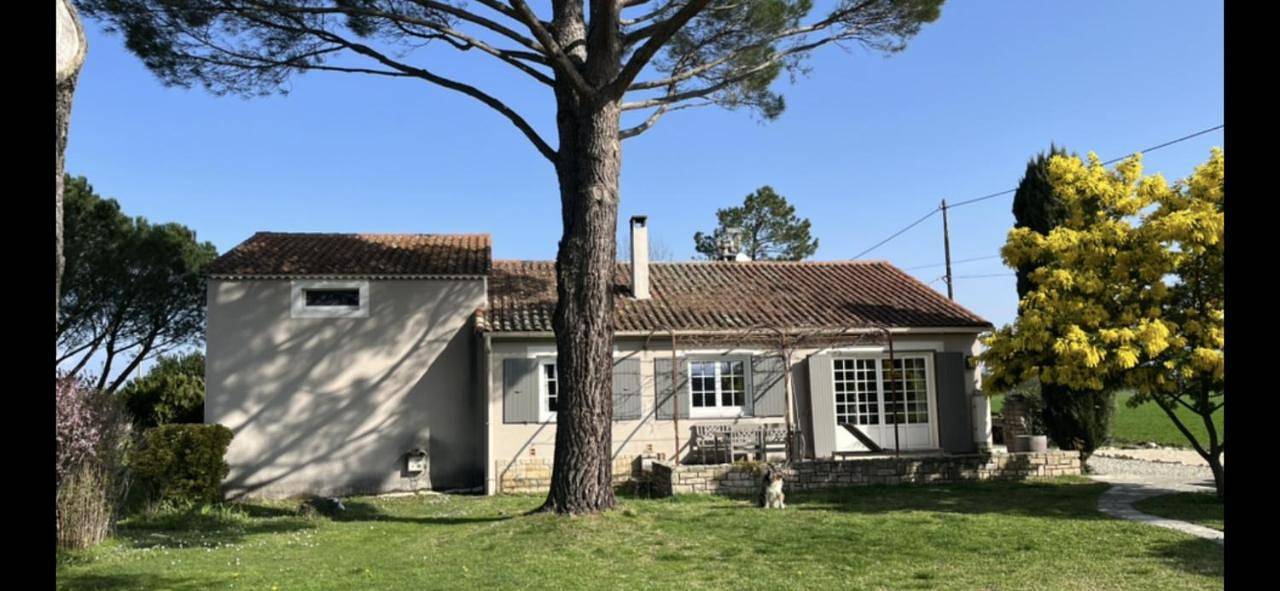 Three-Bedroom Home in Montélimar, Région de nyons