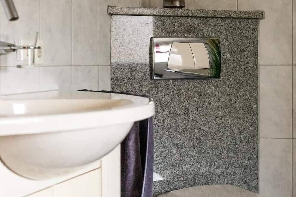 Geheel appartement, Luxuriöse Ferienwohnung mit Badewanne und Balkon in Breitenberg, Oost-Beieren