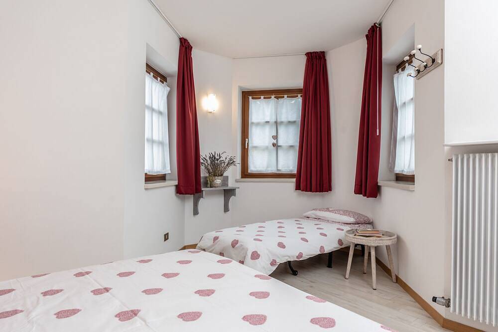 Appartamento intero, Bilocale Bucaneve al 2° piano con vista Paganella; wi-fi; parcheggio in Andalo, Dolomiti di Brenta