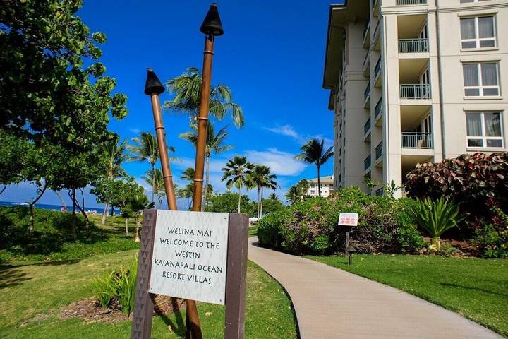 Villa for 4 people, with balcony and hot tub as well as pool and garden on Maui