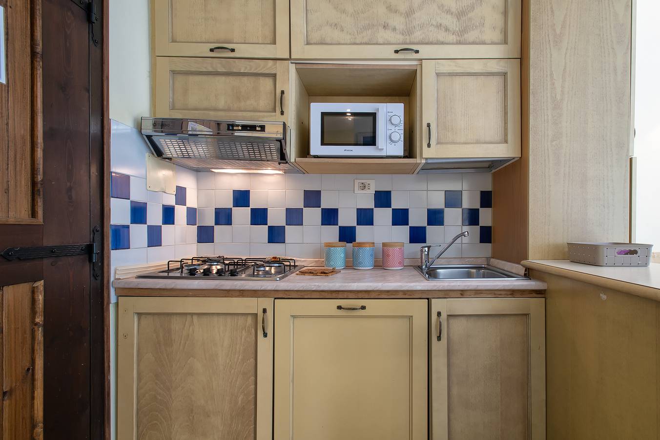 Entire apartment, Apartment 'Costarossa 110' with Sea View, Private Terrace and Private Garden in Trinità d'Agultu e Vignola region, Gallura