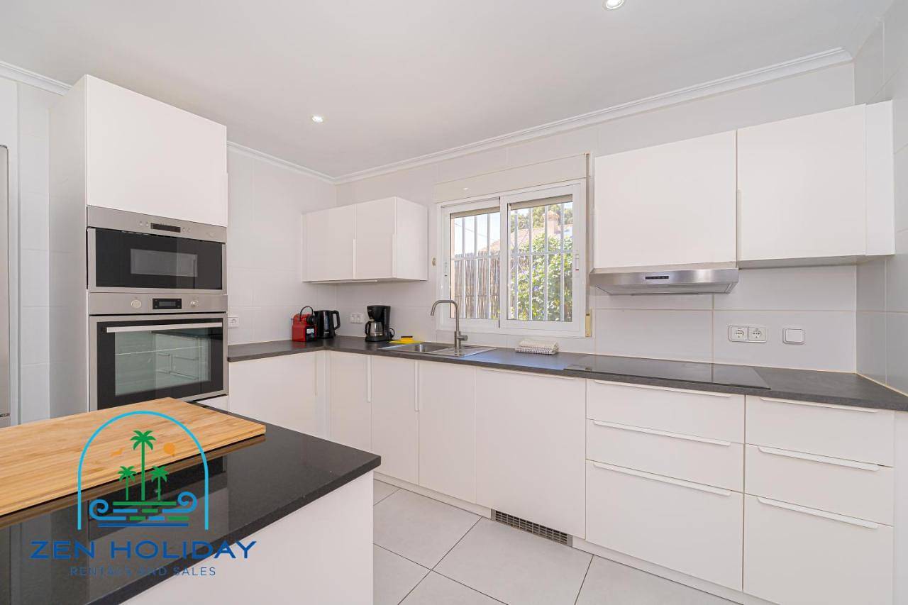 Villa Reyets 4 bed 3 bath Private Pool in Busot, Costa Blanca
