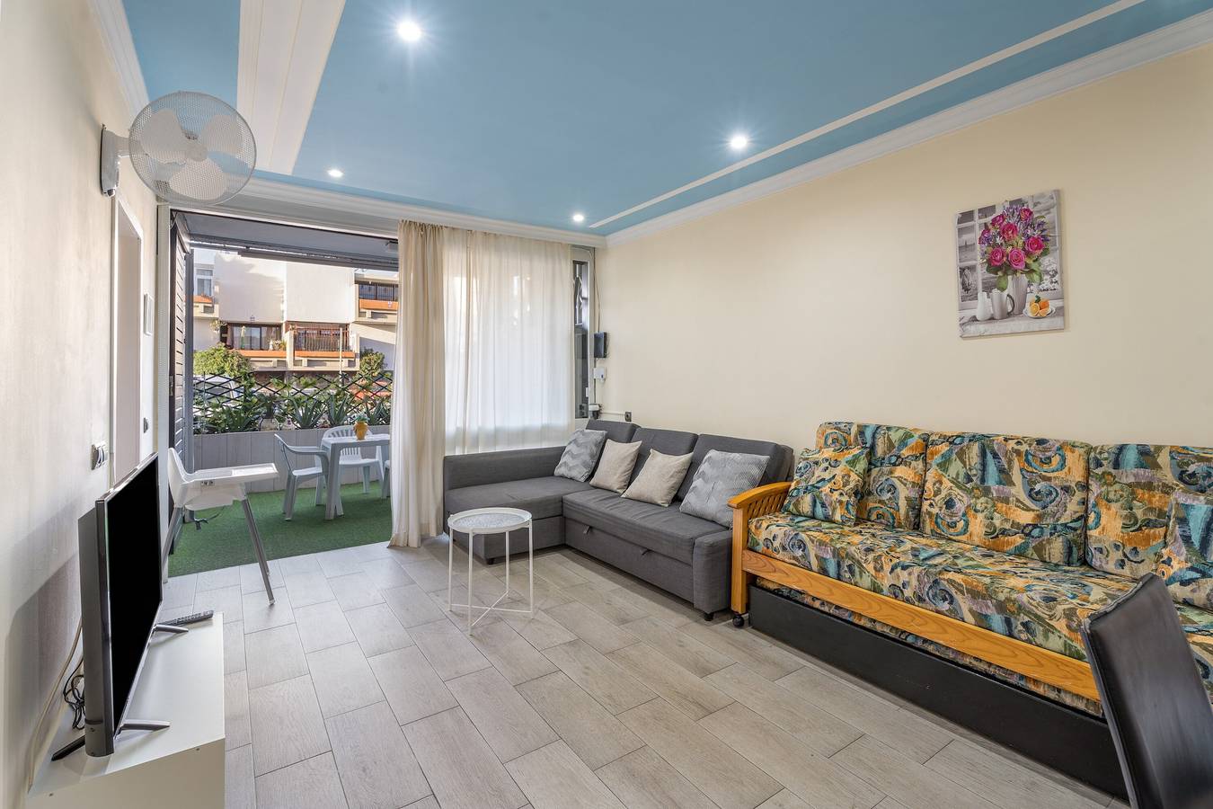 Vacation Home 'Summer Terrace Paradise' with Mountain View, Shared Pool and Wi-Fi in Costa del Silencio, Arona