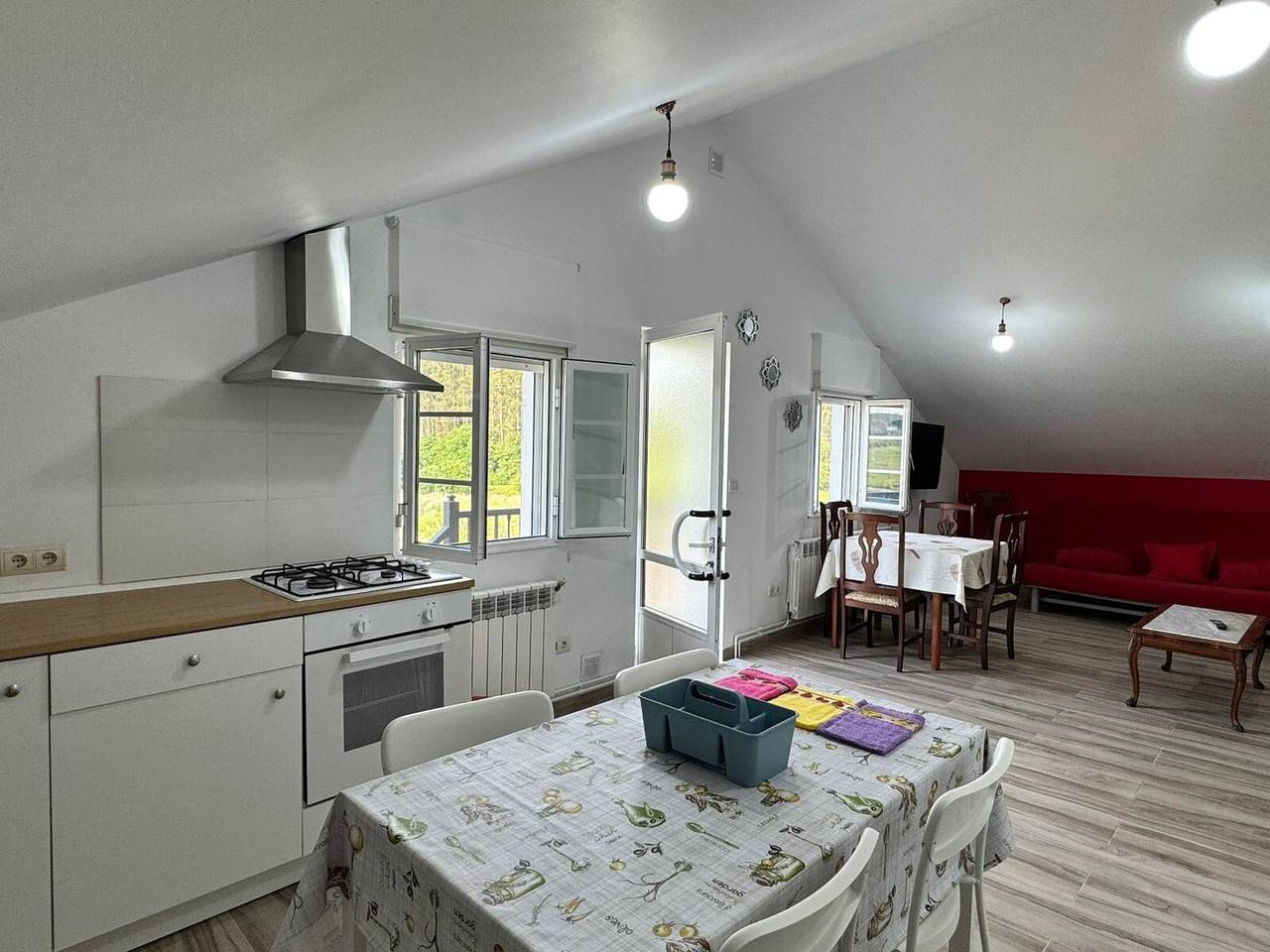 Apartamento entero, Apartamento en casa rural La Pradera con vistas a la montaña, jardín y Wi-Fi in Vilaronte, Foz