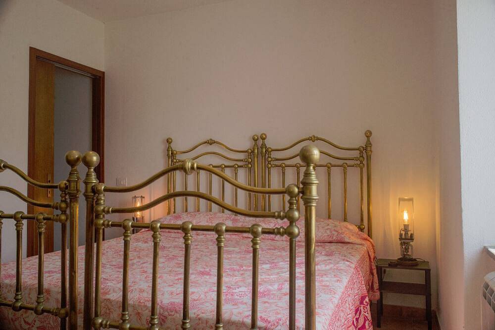 Casaleri is the ground floor of a Maremma reclamation farmhouse 3 km from the sea in Tarquinia, Viterbo Province