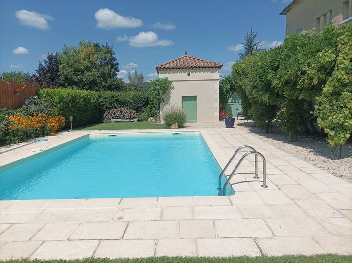 Gîte pour 11 personnes, avec terrasse ainsi que piscine et jardin à Lagardelle