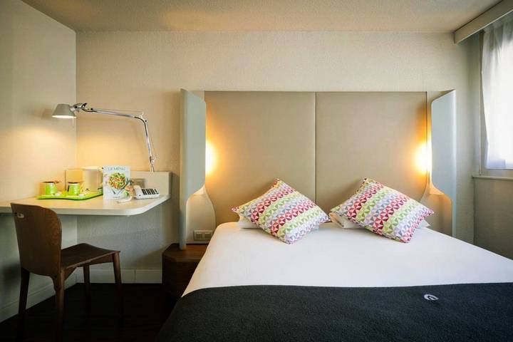 Hôtel pour 3 personnes, avec Terrasse et Jardin à Ferney-Voltaire