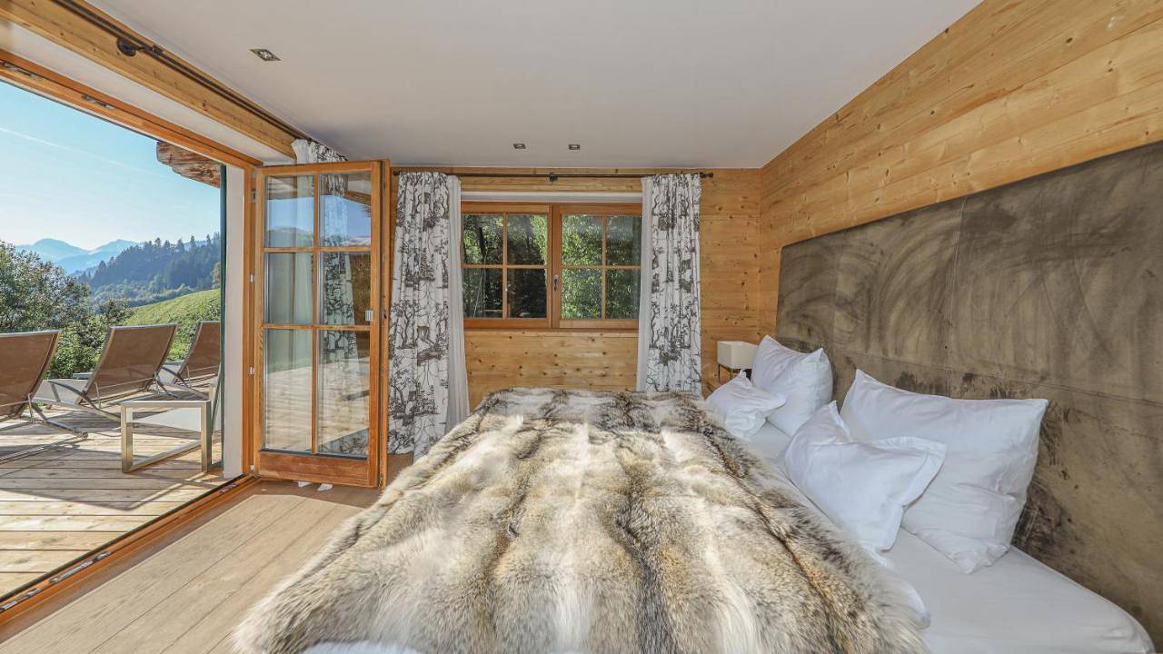Chalet Bockberg Ski in - Ski out & Whirlpool in Kitzbühel by One Villas in Kitzbühel, Hohe Salve