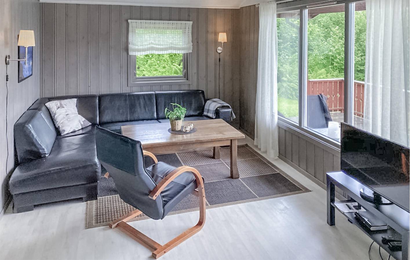 Feriehus for 6 personer med hage in Lindesnes 