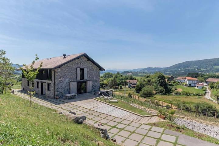 Gîte pour 5 personnes, avec jardin et jacuzzi à Gautegiz Arteaga