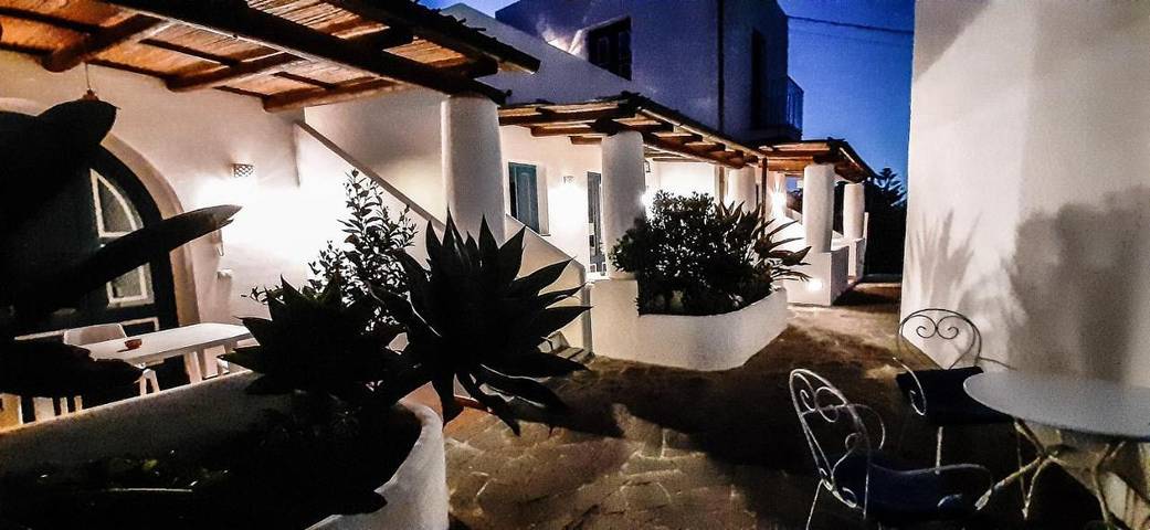 Maison d’hôte pour 2 personnes, avec jardin et terrasse à Santa Marina Salina - 3