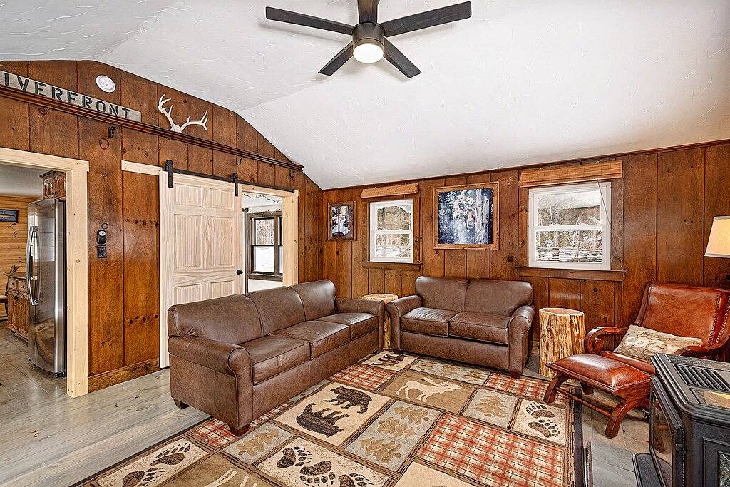 Renovated Cabin On River|Bretton Woods| Mt. Washington|Fishing+Hiking| Fire pit| in Bretton Woods, Carroll