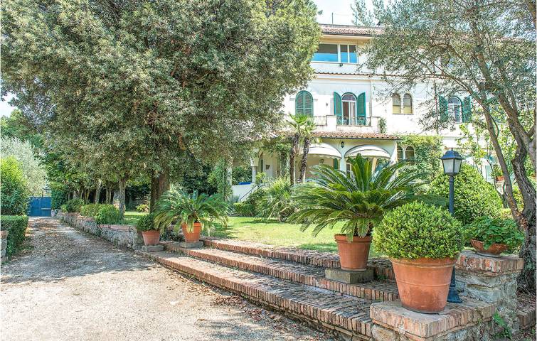 Ferienhaus für 12 Personen, mit Garten und Terrasse sowie Pool - 1