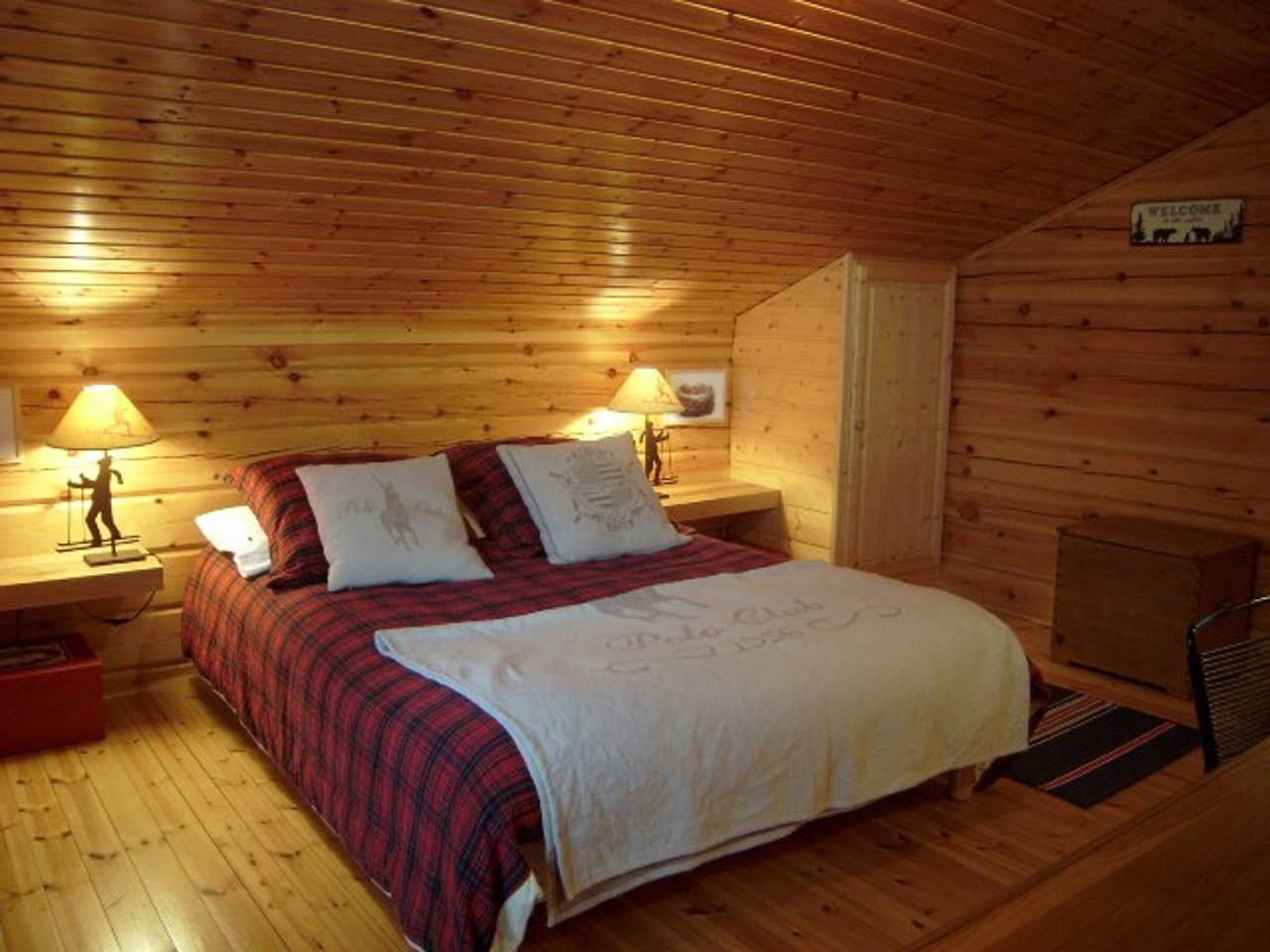 Chalet bois 9 pers, Grand confort, près pistes et commerces, Wi-Fi, Equipé, Parking, Non fumeur in Cohennoz, Région d'Albertville