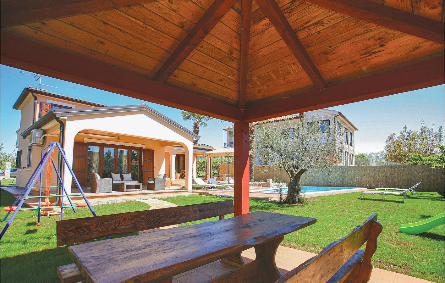 Geräumige 2-Zimmer-Wohnung mit Pool, 2 km vom Strand entfernt in Novigrad, Umag und Umgebung