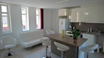 Maison d’hôte pour 2 personnes, avec jardin ainsi que vue et terrasse, animaux acceptés à Kecskemét