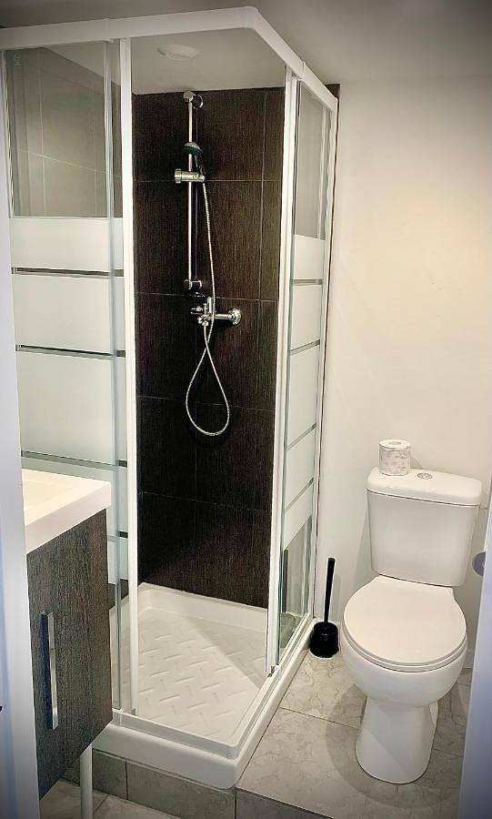 Gîte pour 2 personnes, avec vue et balcon, animaux acceptés à Bron - 4