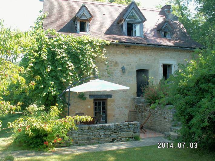 Gîte pour 4 personnes, avec piscine ainsi que terrasse et jardin