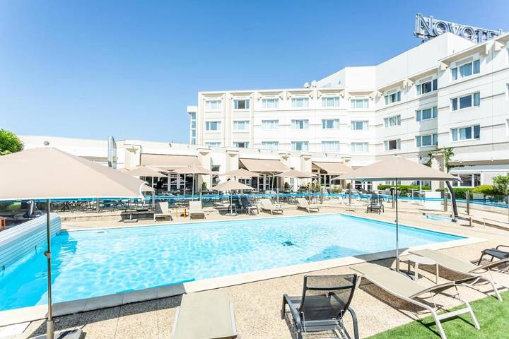 Hôtel pour 2 personnes, avec Terrasse ainsi que Jardin et Piscine