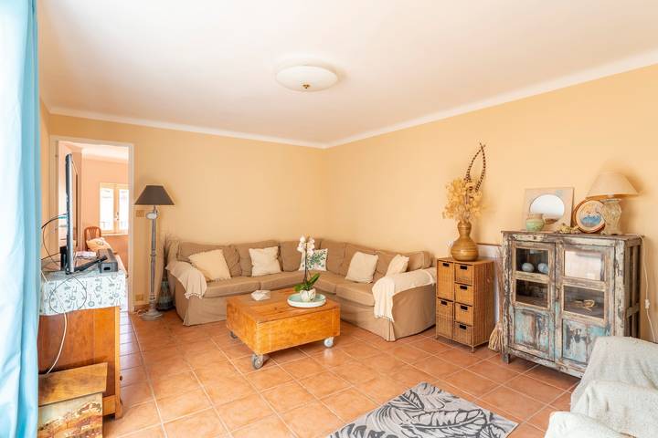 Casa vacanze 'Maison Belle Vue' con vista sulle montagne, terrazza privata e Wi-Fi in Les Angles (Gard), Nimes e dintorni