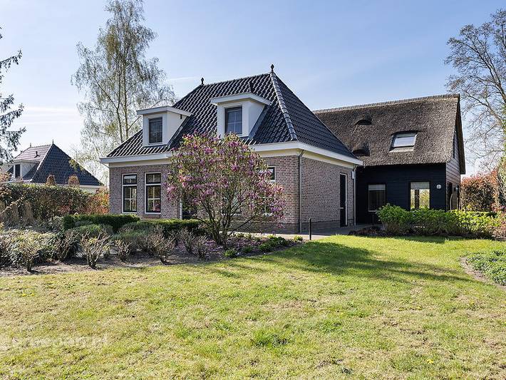 Bungalow voor 12 personen, met terras en tuin in Hoge Hexel