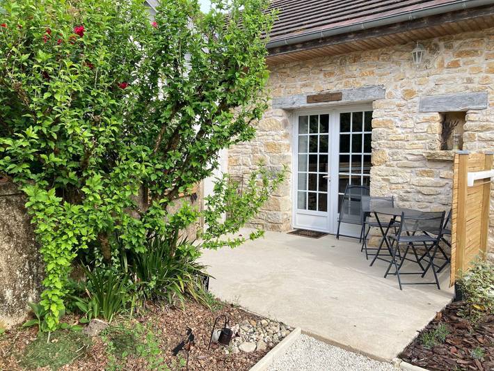 Poppy Room with Shared Terrace and Garden in Auriac-du-Périgord, Périgord Noir
