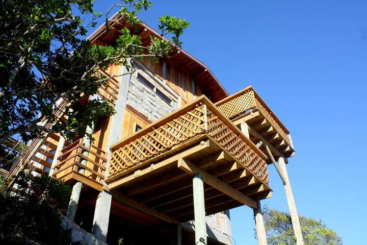 Casas e apartamentos de temporada para 5 pessoas, com vista e piscina e ainda jardim, com animais de estimação em Ibiraquera