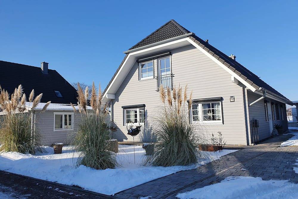 Ganze Wohnung, Schöne Ferienwohnung in ruhiger Wohnsiedlung mit unverbautem Feldblick in Wankendorf, Südliche Ostseeküste