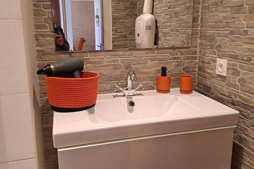 Entire apartment, Appartement Centre Ville Dans une Authentique Demeure Bretonne du Xvi ème in Saint-Pol-de-Léon, Ceinture Dorée