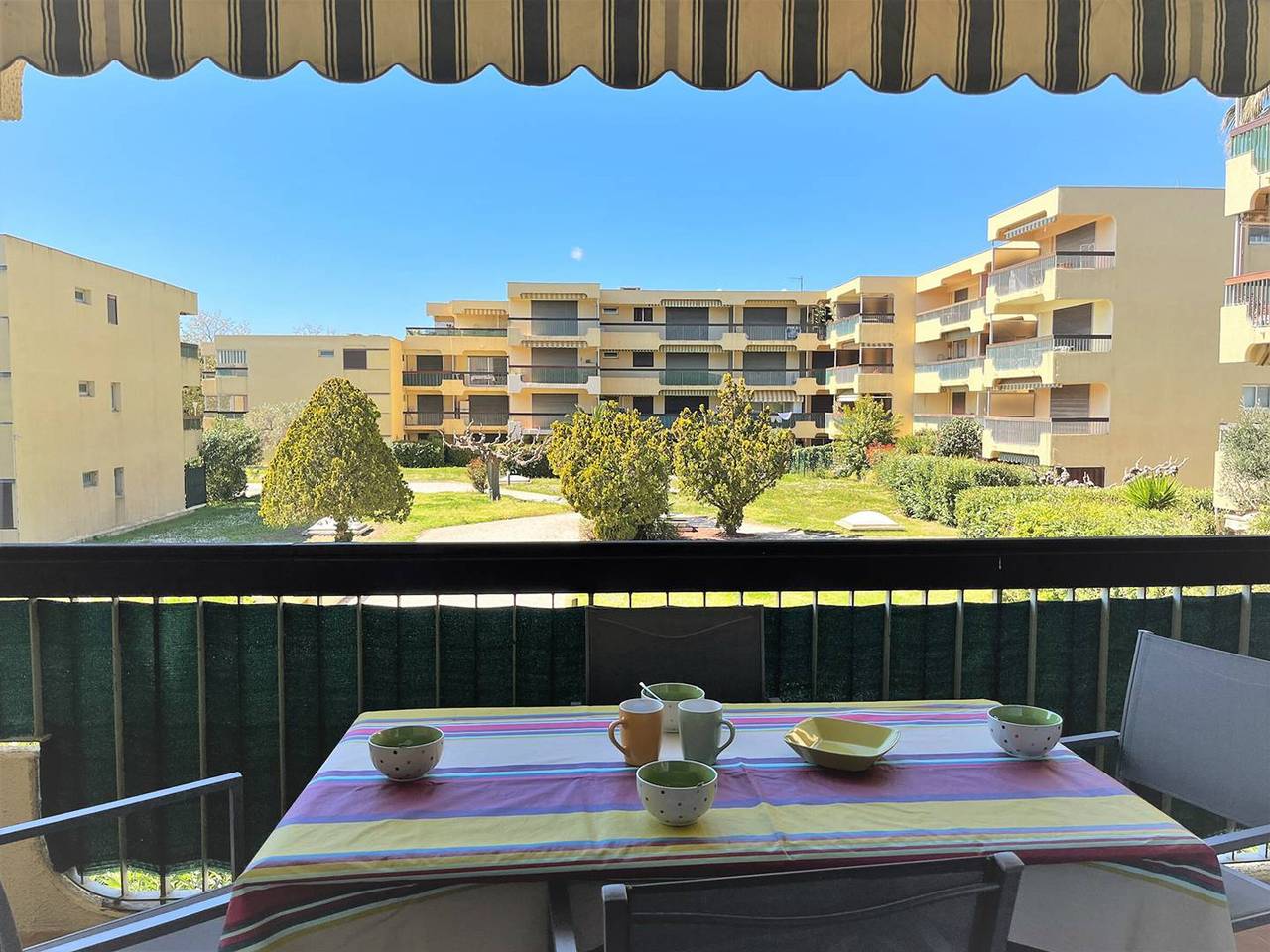 Appartement entier, Appartement rénové 2021 avec balcon et garage, proche golf, 3 pièces, 6 couchages, Le Lavandou. in Le Lavandou, Parc national de Port-Cros
