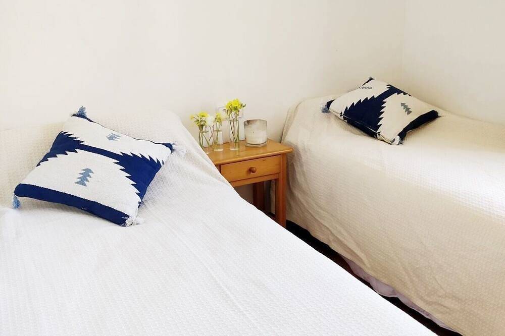 Baleares. House with pool 6 pers. Next to the sea, the beach and trade in Cala Blanes, Ciutadella