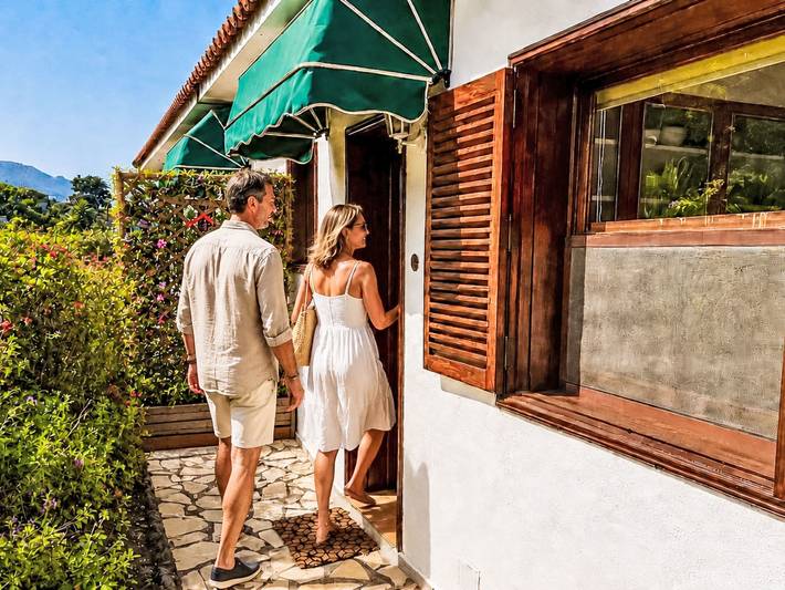 Ferienhaus für 4 Personen, mit Terrasse und Garten sowie Seeblick