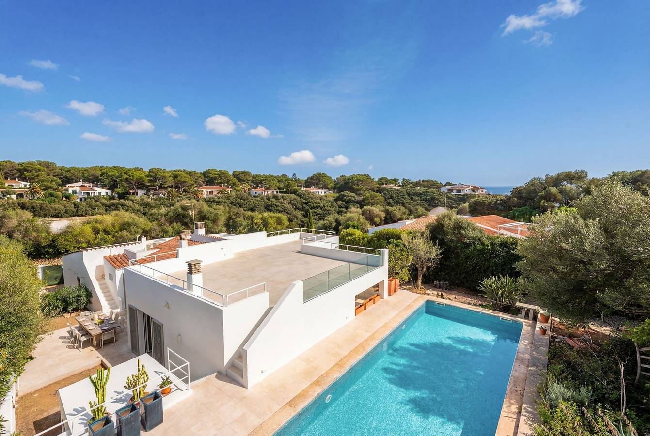 Helle Villa Horizonte Sur mit Pool, Terrassen, Klimaanlage und Wlan in Binibeca, Sant Lluís