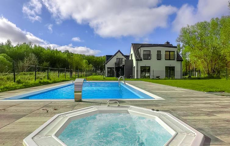 Ferienwohnung für 5 Personen, mit Terrasse und Pool, mit Haustier