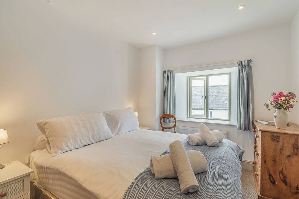 12 bedroom accommodation in Pembroke in Pembroke, Pembrokeshire