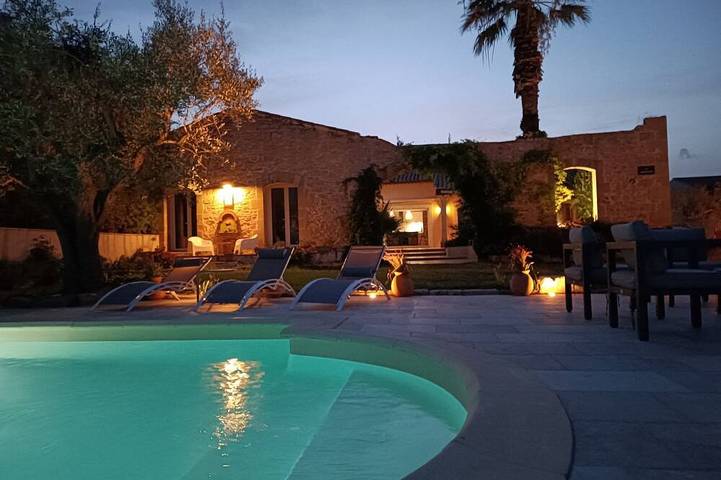 Gîte pour 13 personnes à Uchaud