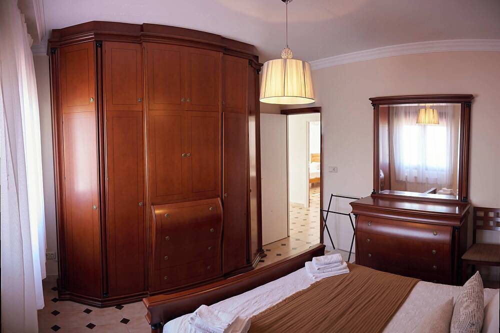 Casa Ameixida, para grupos grandes, vistas al mar, playa 300m, parking, barbacoa in Riveira, Rias Baixas