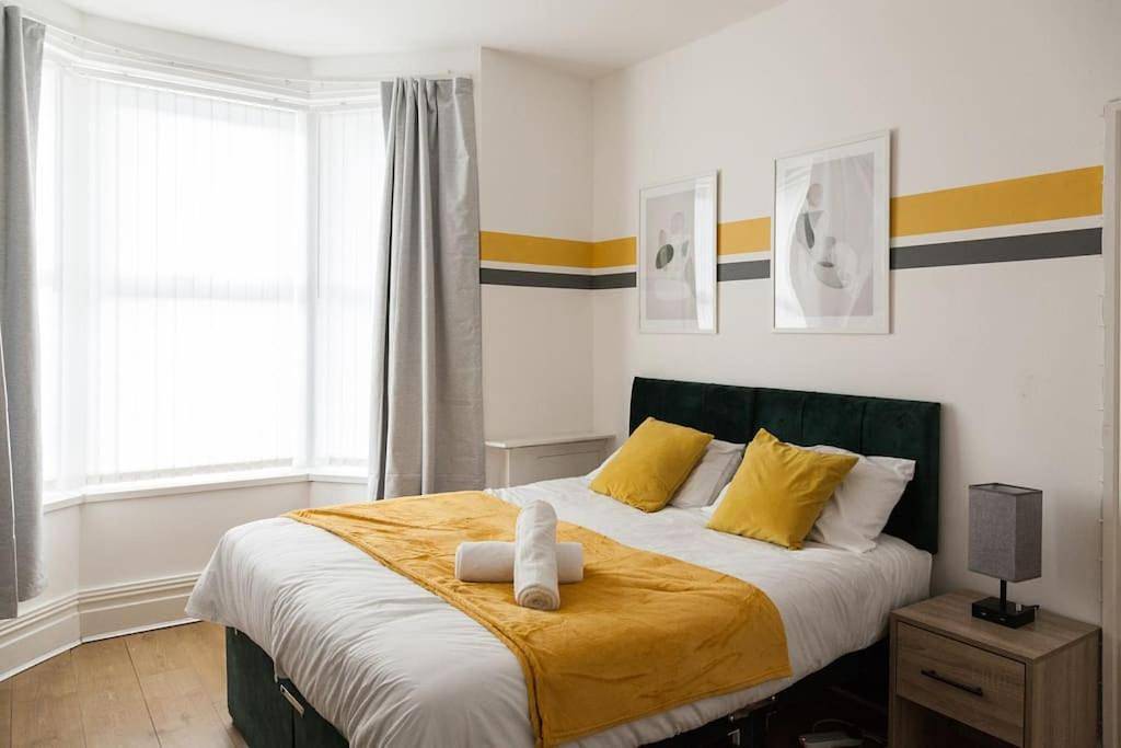 Entire apartment, Holiday Home in Merseyside