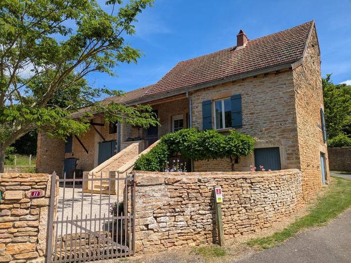 Location de vacances pour 6 personnes, avec jardin et vue, animaux acceptés à Burnand