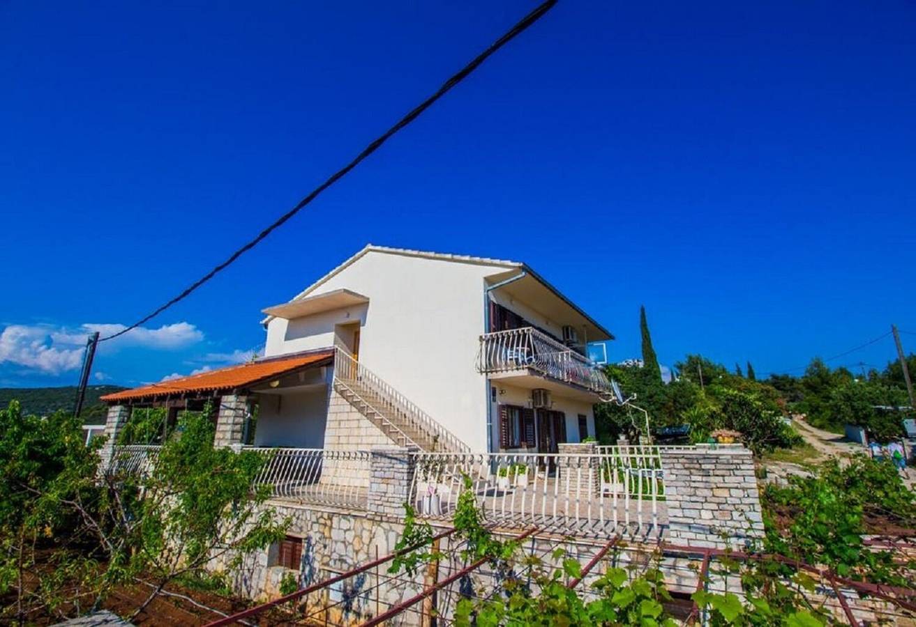 Ganze Wohnung, Apartments Zb in Maslinica, Solta