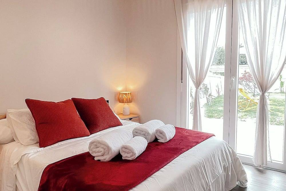 O Lar de Laura - House with garden and swimming pool in Vigo suitable for pets in Vigo, Galician Coast